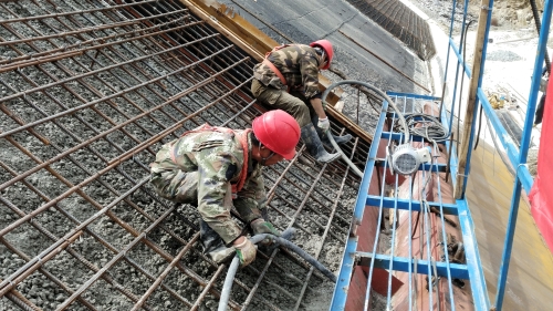 中国水利水电第一工程局有限公司 项目巡礼 沂蒙项目部大坝面板混凝土
