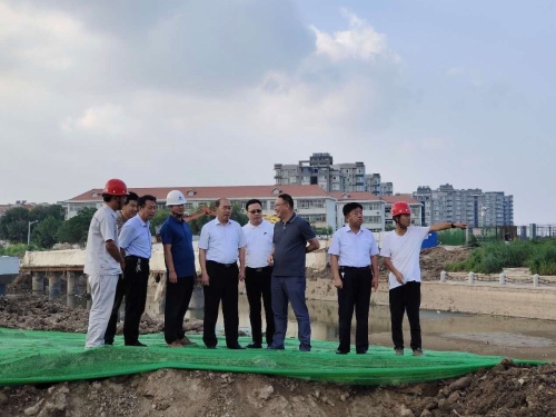 东营市副市长韩利学一行到东营项目部进行防洪度汛调研并指导工作