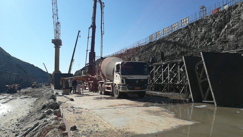 东台子水库大坝工程第一仓混凝土浇筑完成